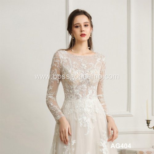 Classically designed white lace wedding dress with V-neck and floor-length mermaid dress wedding dress accessories